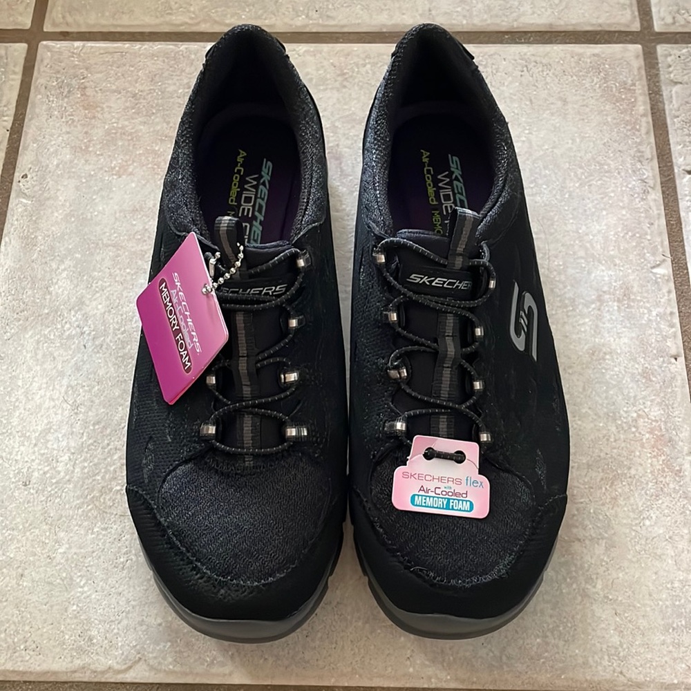 Sketchers Wide Fit Air-Cooled Memory Foam Sneakers